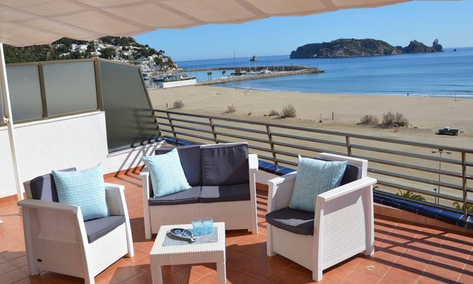 L'Estartit Apartment | Beachfront Holiday Flat 'Catalonia Atico' with Ocean View