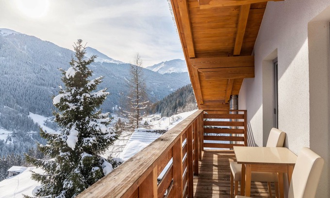 Landeck Apartment | Scenic Holiday Flat "Emma" with Balcony and Mountain View