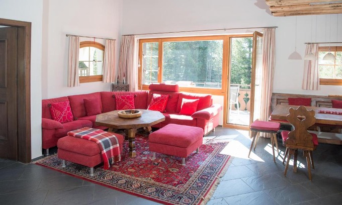 Lenzerheide Apartment | Relaxing Holiday Flat in Lenzerheide with Jacuzzi for 6
