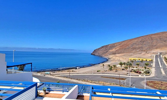 Gran Tarajal Apartment | Oceanfront VISTA MAR Holiday Flat with Pool & Spa Amenities