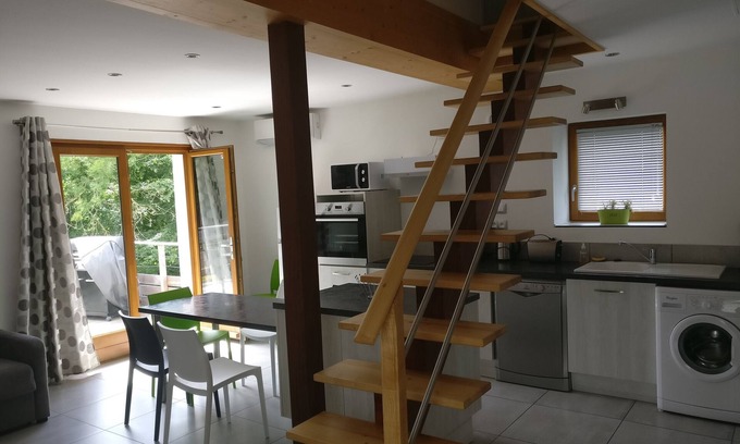 La Chapelle-de-la-Tour House | Holiday Home 'La Maison De Pierre' with Private Terrace, Wi-Fi and Air Conditioning
