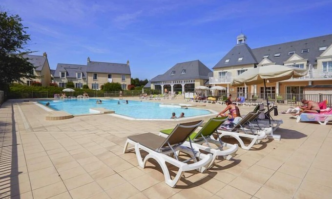 Port-en-Bessin-Huppain House | Holiday home in residence Le Green Beach, Port-en-Besssin-Huppain