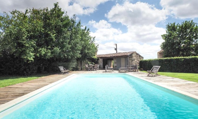 Saint-Laurent-de-la-Salle House | Inviting Holiday Home Gîte La Tour with Pool & Pet Friendly