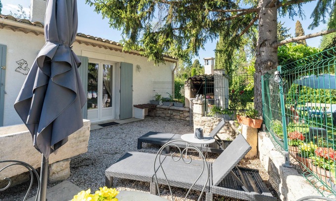 St.-Remy-de-Provence Apartment | Peaceful Holiday Apartment with Private Pool and Wi-Fi