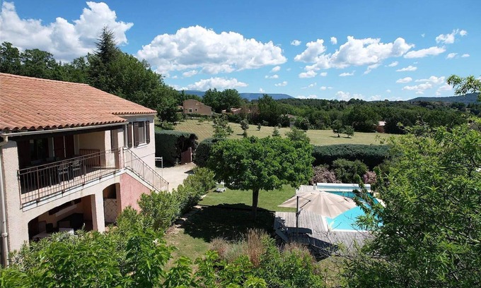 Saint-Saturnin-les-Apt Villa | Elegant Air-Conditioned Retreat with Heated Pool in Luberon