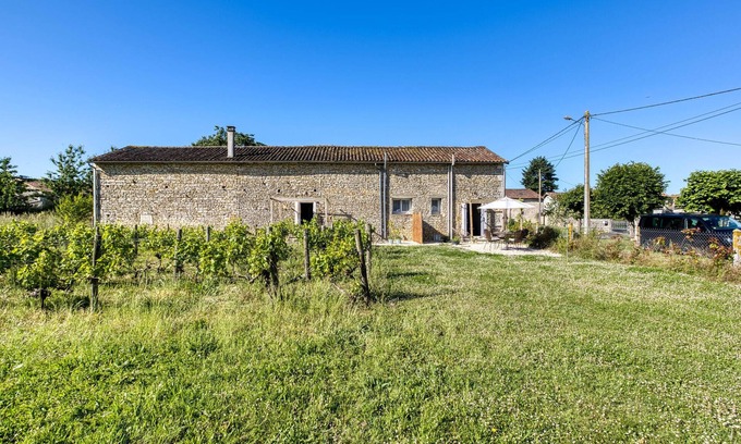 Savigne House | Holiday gite on a vineyard