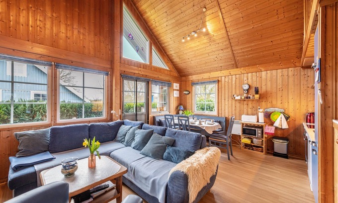 Boltenhagen House | Cozy Holiday Home 'Sonnenblumen' with Private Terrace & Garden