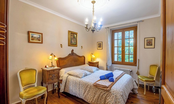 Terrasson-la-Villedieu House | Holiday Home 'Maison Dans Le Centre Historique' with Terrace and Wi-Fi
