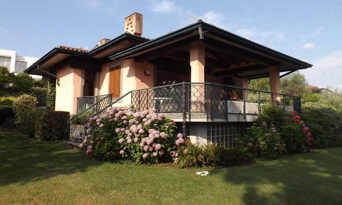 Portese House | Spacious Holiday House in San Felice del Benaco for Families