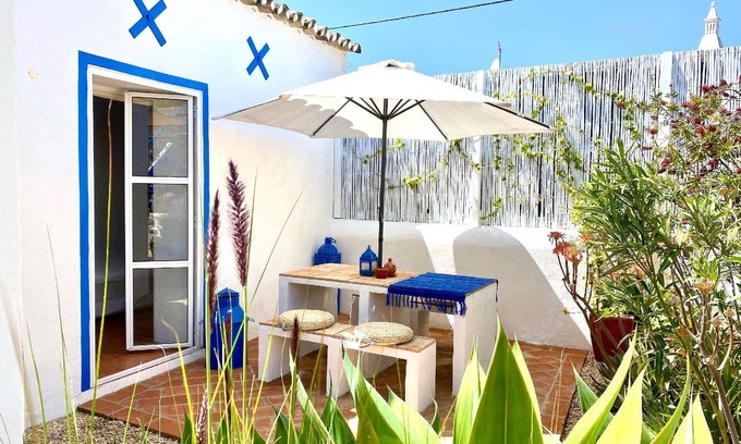 Aldeia House | Idyllic Holiday House in Santa Bárbara de Nexe for 2-4 Guests