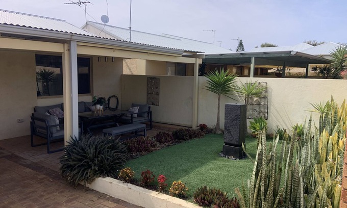Kalbarri Villa | Unit 4 Swell Villas: Guest Rated 10/10 & Pet Friendly Stay