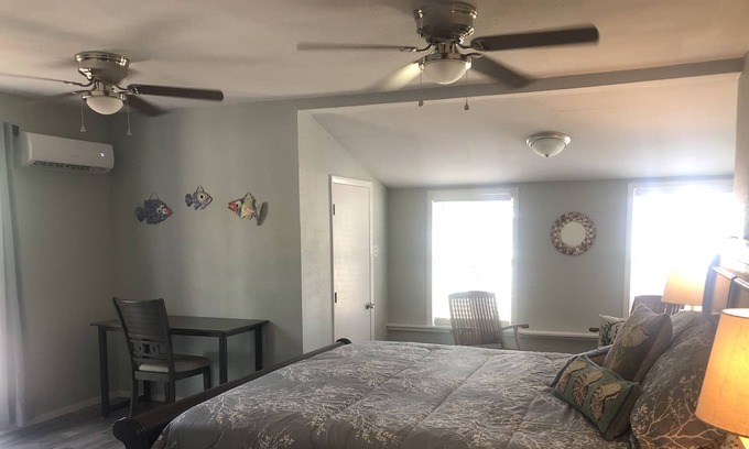 Rockport House | Discover Holiday Hideaway: Pet-Friendly Escape Near Beaches