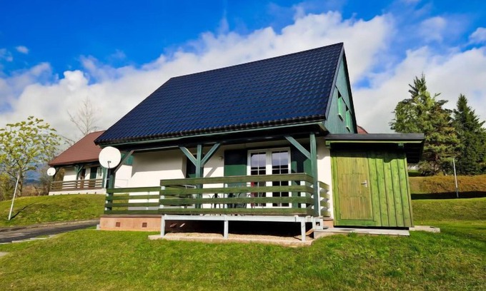 Cerny Dul House | Pet-Friendly Holiday Hill 37: Oceanfront Bliss Awaits