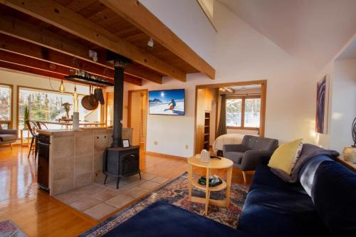Holiday Hills House | Cozy Holiday Hills Escape with Fire Pit & AC near Mt. Holiday