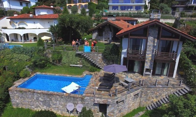 Minusio House | Elegant Holiday House Brione sopra Minusio with Pool