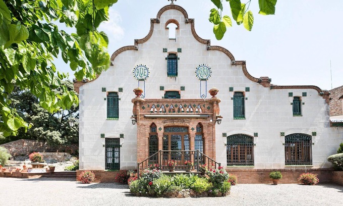 Castellar del Valles House | Spacious Holiday House Castellar del Valles for Ideal Getaway