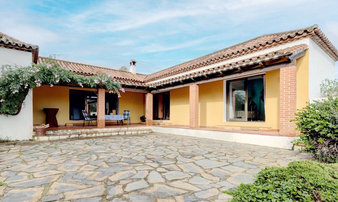 Jimena de la Frontera House | Experience Finca Los Pájaros: Private Terrace & Wi-Fi