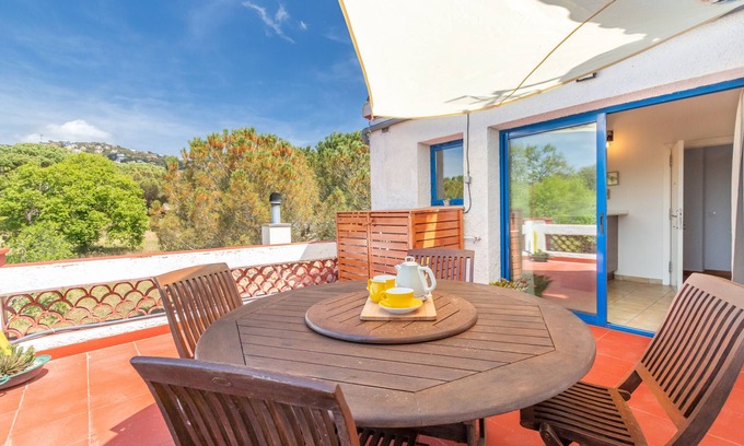 Santa Cristina de Aro Apartment | Relax at 'Mas Tinus - Palmera' with Private Terrace & Wi-Fi