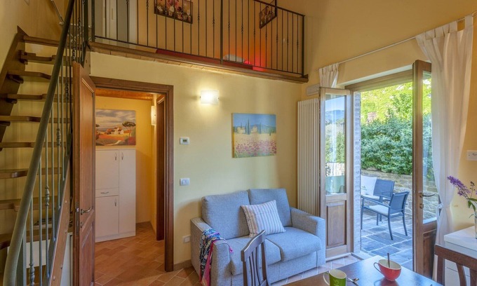 Belforte allʼIsauro Apartment | Charming Belvilla by OYO: Holiday Home with Pool & Pet Friendly