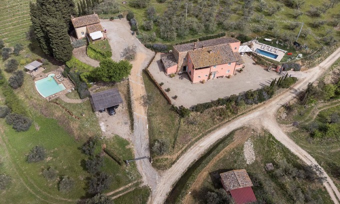 Montelupo Fiorentino House | Spacious Holiday House in Montelupo Fiorentino with Pool