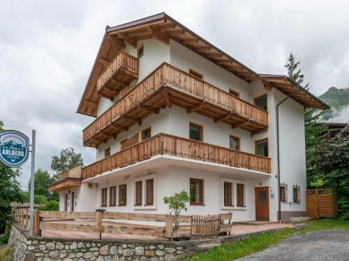 Pettneu am Arlberg House | Cozy Retreat near St Anton am Arlberg with Sauna & Pool
