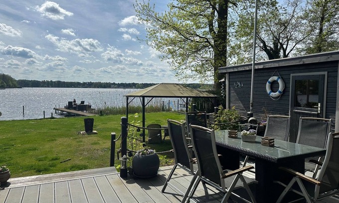 Zernsdorf House | Idyllic Holiday Home 'Häuser Am See' with Lake View & Spa
