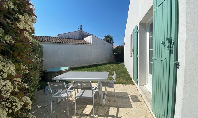 Le Chateau-d'Oleron House | Inviting Holiday Home 'Vacances Au Château D'Oléron' Awaits