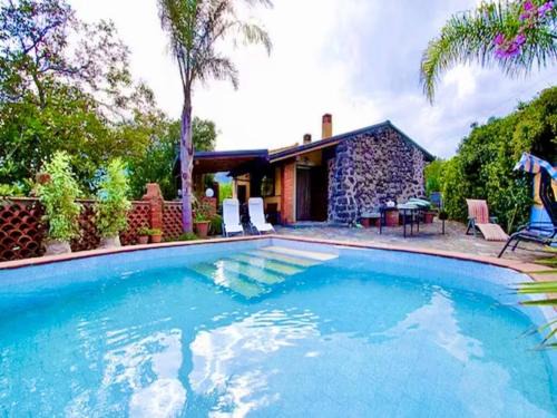 Mitogio House | Ideal Holiday Home in Francavilla di Sicilia - 4-Star Retreat