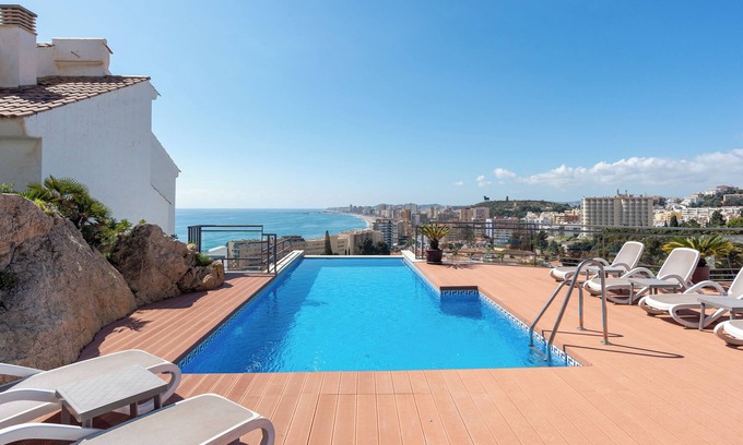 Torreblanca House | Stunning 4 Bed Townhouse with Ocean View & Top Amenities