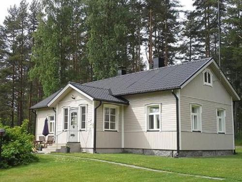 Mikkeli House | Pet-Friendly Holiday Home Ahola with Hot Tub Retreat