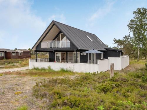 Læsø House | Cozy Holiday Home Alf - Steps from the Sea in NE Jutland