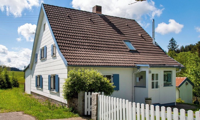 Altusried House | Pet-Friendly Holiday Home 'Allgäuperle' with Private Garden