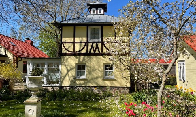 Splietsdorf House | Cozy Holiday Home Altes Taubenhaus with Child-Friendly Amenities