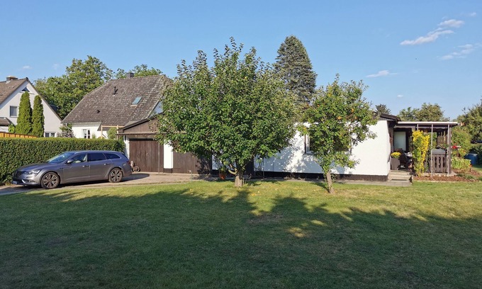 Mahlsdorf House | Holiday Home 'am Rosenhag' with Private Terrace, Private Garden and Wi-Fi