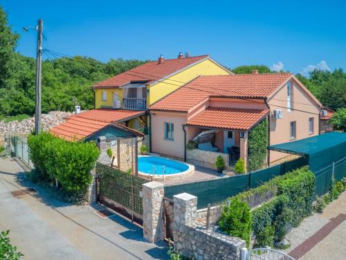 Polje House | Pet-Friendly Holiday Home Ana - MLK135 with Pool & Hot Tub