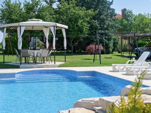 Gondolici House | Exceptional Holiday Home Andrea with Pool & Fireplace