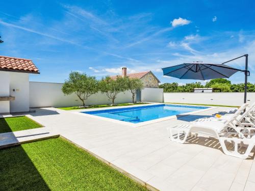 Smilcic House | Highly Rated Holiday Home Anić with Pool & Family Amenities