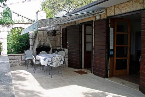Supetar House | Excellent Oceanfront Holiday Home Anja with Pet-Friendly Perks