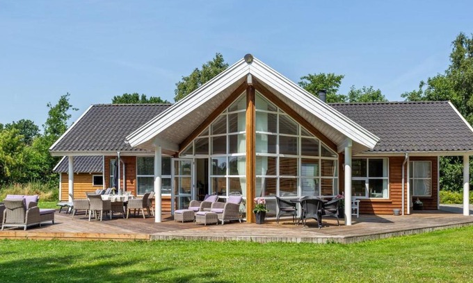 Hou House | Cozy Holiday Home Anjetta Near the Sea in NE Jutland