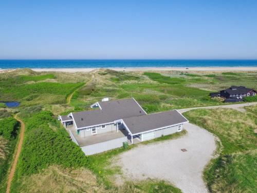Grønhøj House | Cozy Holiday Home Anne - Steps from the Sea in NW Jutland