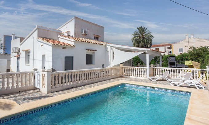 Almadrava Beach House | Holiday Home 'Aquarius' with Private Pool, Wi-Fi and Air Conditioning