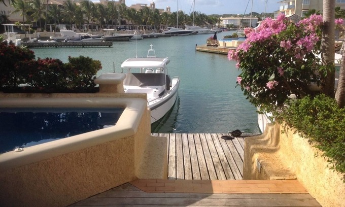 Douglas Villa | Idyllic Holiday Home at 163 Port St Charles with Ocean View