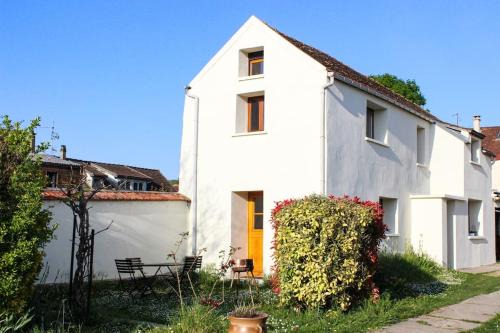 Lavacourt House | Scenic Holiday Home by La Seine Near Giverny - 9.3/10 Rating