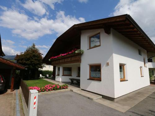 Axams Apartment | Family-Friendly Holiday Home in Axams with High Guest Ratings