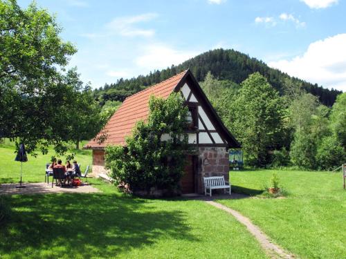 Alpirsbach House | Cozy Holiday Home Backhäusle - Pet & Child Friendly Stay