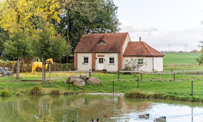 Groß Wokern House | Pet-Friendly Holiday Home "Backhaus" with Private Garden