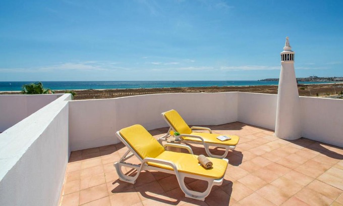 Meia Praia House | Oceanfront Holiday Home Baia de Cristal 1 - Rated 9.5
