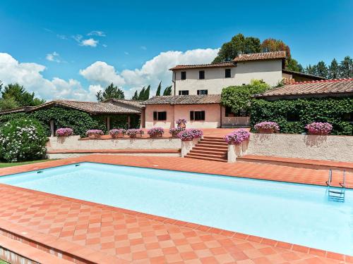 Colle di Val d'Elsa House | Discover Bardeggiano: A Family Retreat with Pool & Fireplace