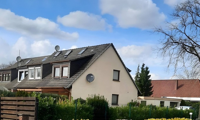 Neuenburg House | Holiday Home 'Bei Heike 1' with Private Terrace, Private Garden and Wi-Fi