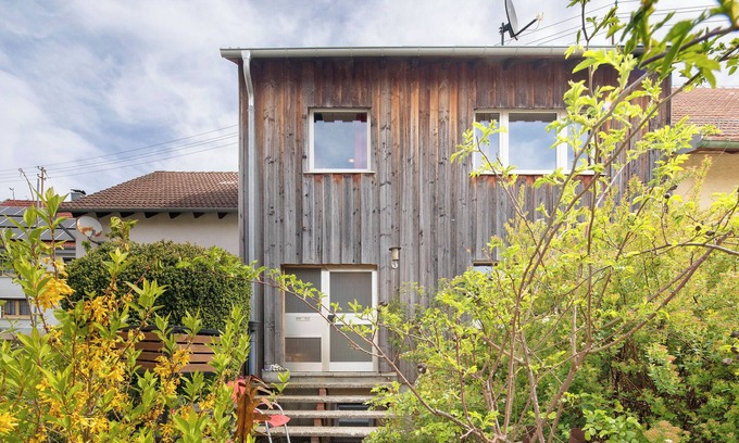 Heldenfingen House | Top-Rated Bikerhäusle: Private Garden & Wi-Fi Awaits